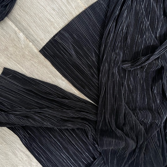 MATERNITY PLISSE WRAP CULOTTE
JUMPSUIT - Picture 6 of 7